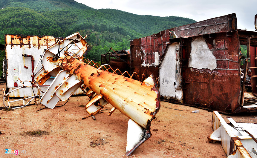 Xẻ thịt tàu hàng triệu đô chìm ở biển Quy Nhơn bán phế liệu